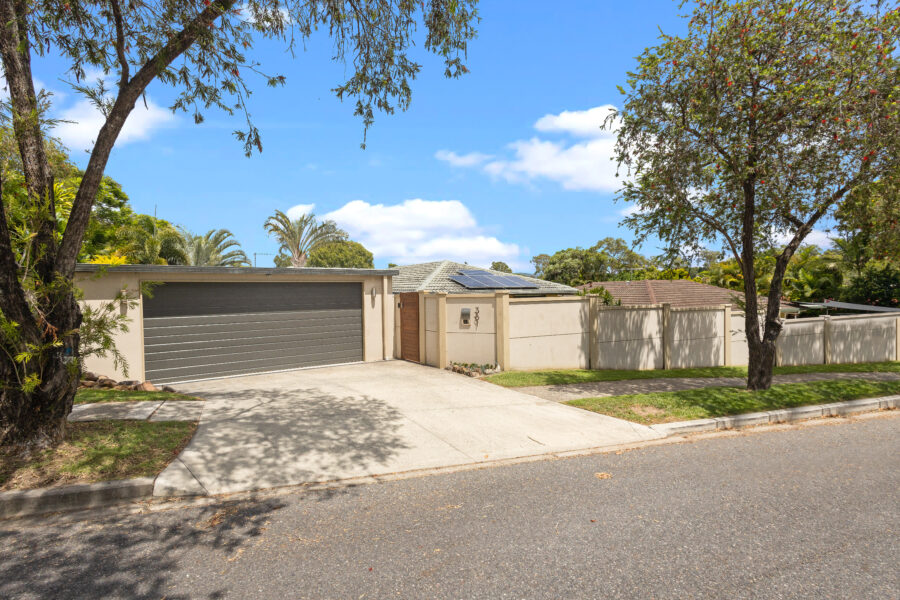 361 Horizon Dr Riverhills , QLD 4074 Australia