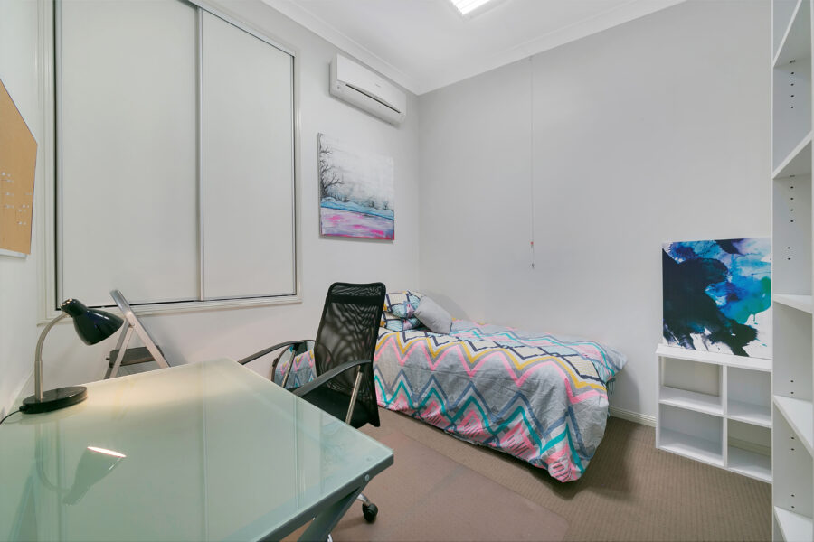 Room 3 - 4/18 Highview Terrace St Lucia , QLD 4067 Australia