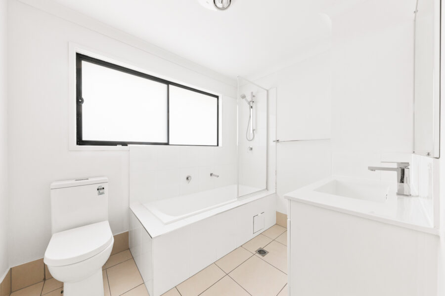 1/11 Green Street Booval , QLD 4304 