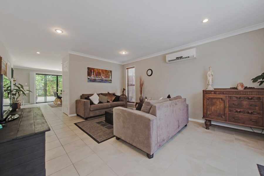 83 Tarana St Camp Hill , QLD 4152 Australia