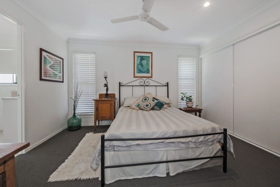 83 Tarana St Camp Hill , QLD 4152 Australia