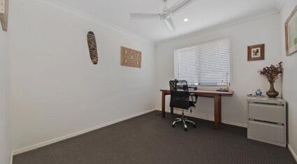 83 Tarana St Camp Hill , QLD 4152 Australia