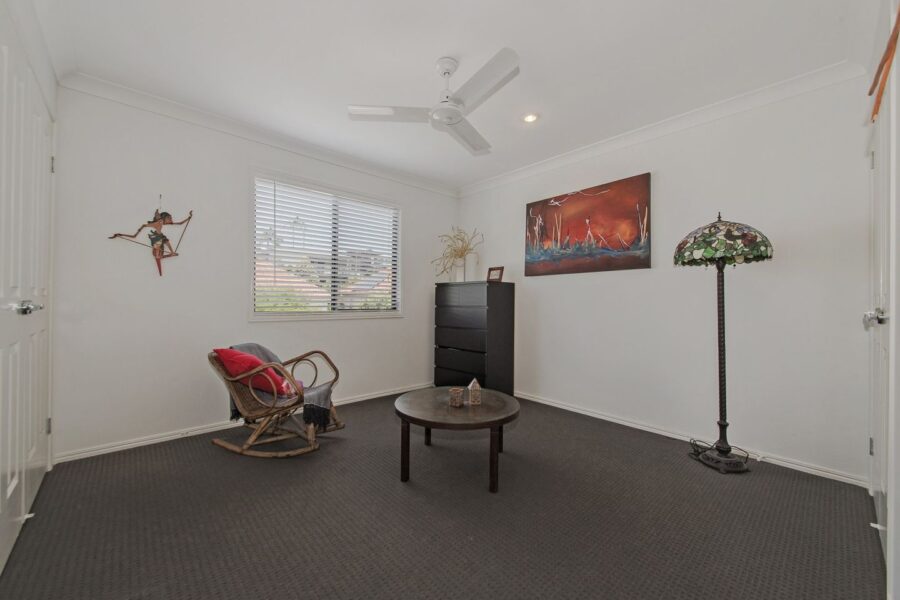 83 Tarana St Camp Hill , QLD 4152 Australia