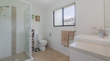 83 Tarana St Camp Hill , QLD 4152 Australia