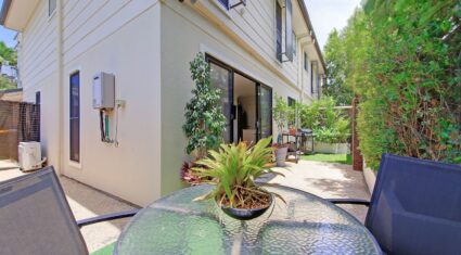 83 Tarana St Camp Hill , QLD 4152 Australia