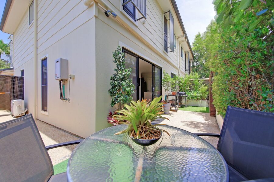 83 Tarana St Camp Hill , QLD 4152 Australia