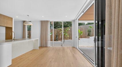 11 Lockyer St Camp Hill , QLD 4152 Australia