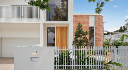 11 Lockyer St Camp Hill , QLD 4152 Australia