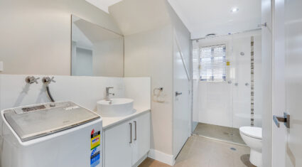 81 Munro St St Lucia , QLD 4067 Australia