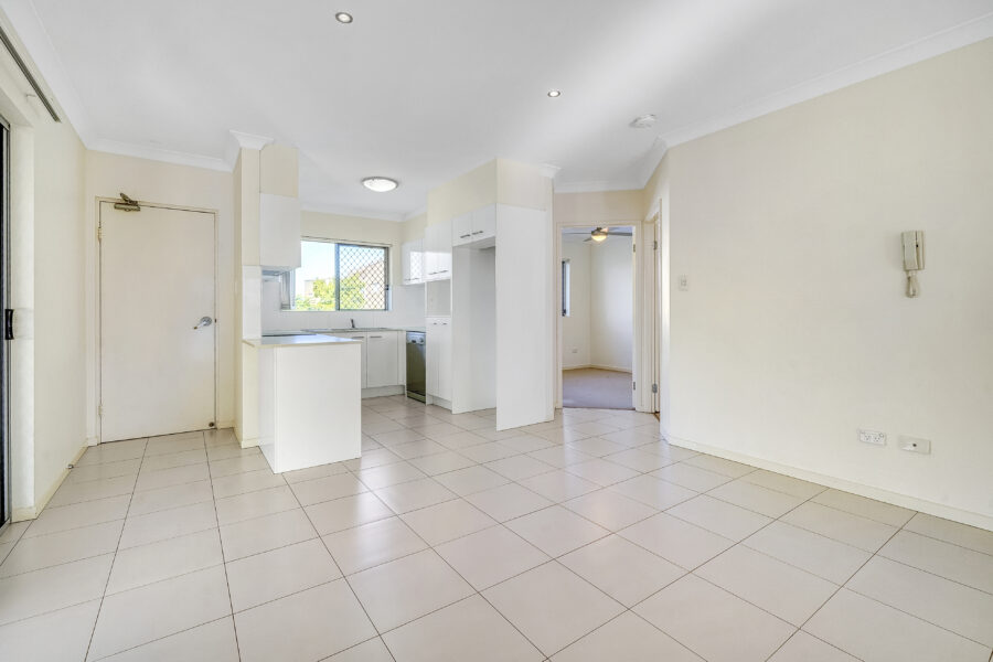 9/8 Kingsmill St Chermside , QLD 4032 Australia