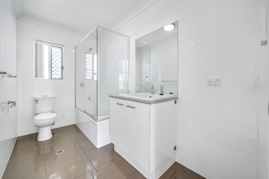 9/8 Kingsmill St Chermside , QLD 4032 Australia