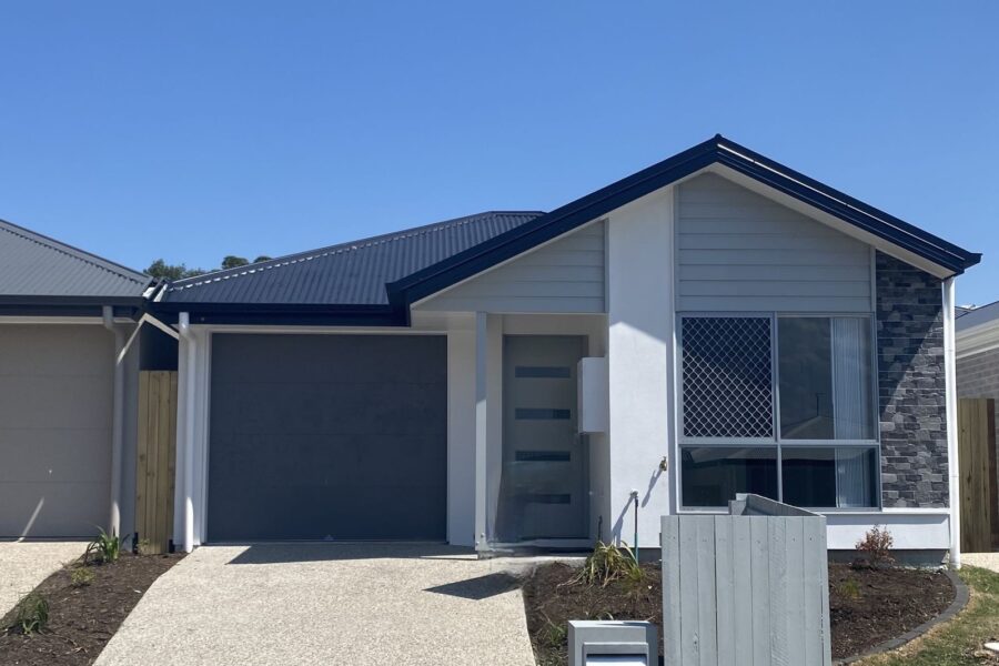 10 Dora St Morayfield , QLD 4506 Australia