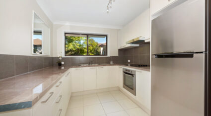 Room 2 - 9/38 Durham St St Lucia , QLD 4067 Australia