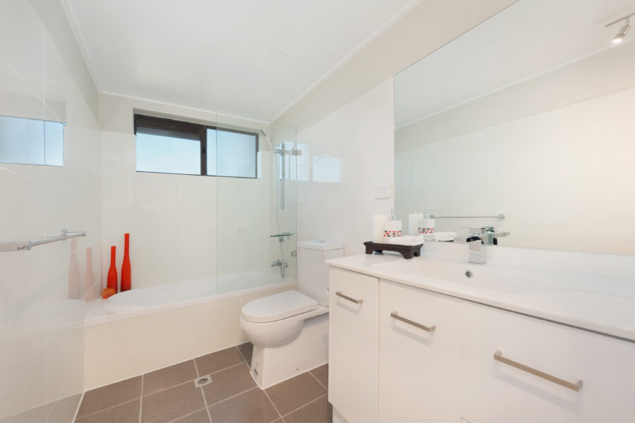 Room 2 - 9/38 Durham St St Lucia , QLD 4067 Australia