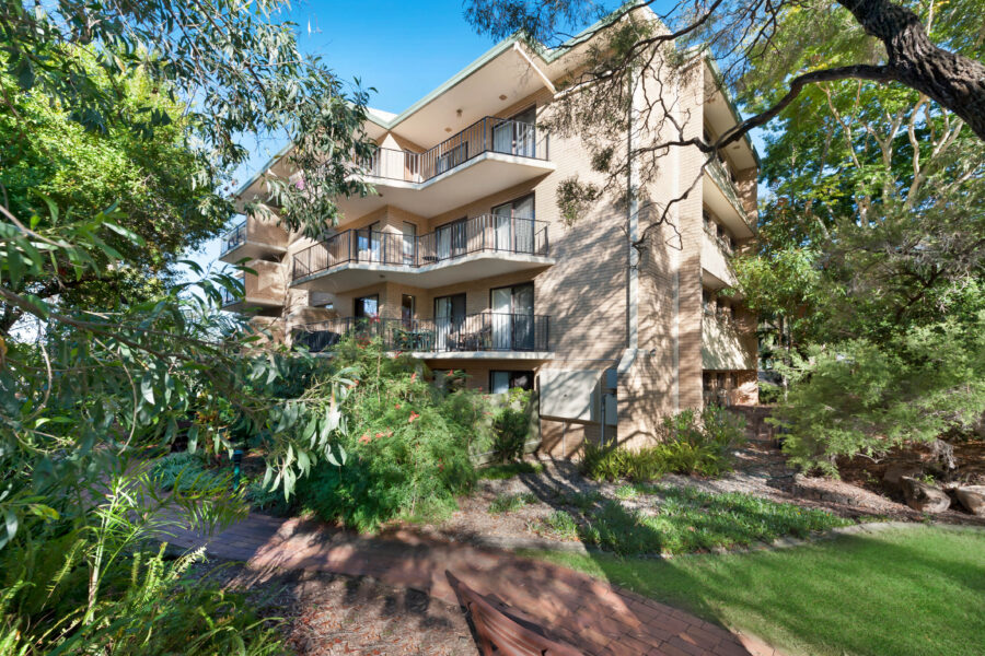 Room 2 - 9/38 Durham St St Lucia , QLD 4067 Australia