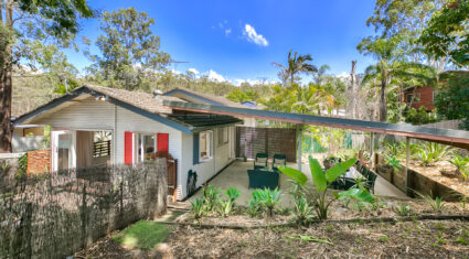 37 Algona St Holland Park West , QLD 4121 Australia