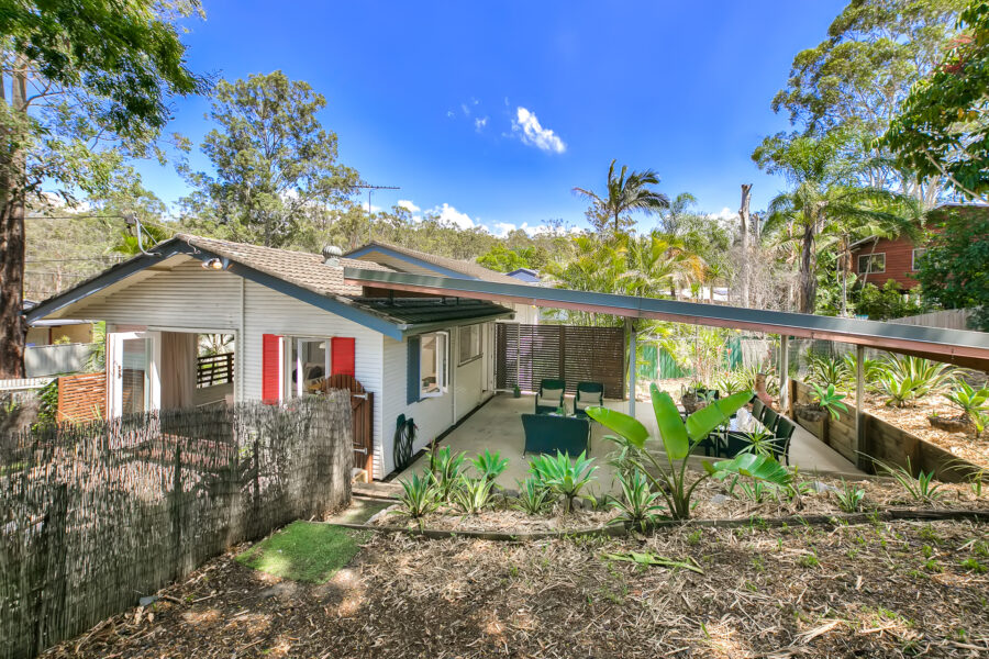 37 Algona St Holland Park West , QLD 4121 Australia