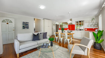 37 Algona St Holland Park West , QLD 4121 Australia