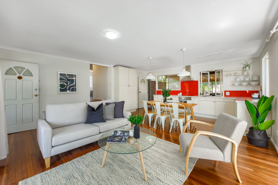 37 Algona St Holland Park West , QLD 4121 Australia