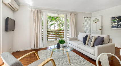 37 Algona St Holland Park West , QLD 4121 Australia