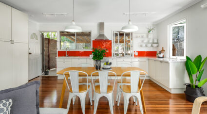 37 Algona St Holland Park West , QLD 4121 Australia