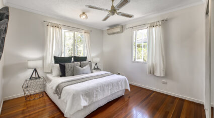 37 Algona St Holland Park West , QLD 4121 Australia