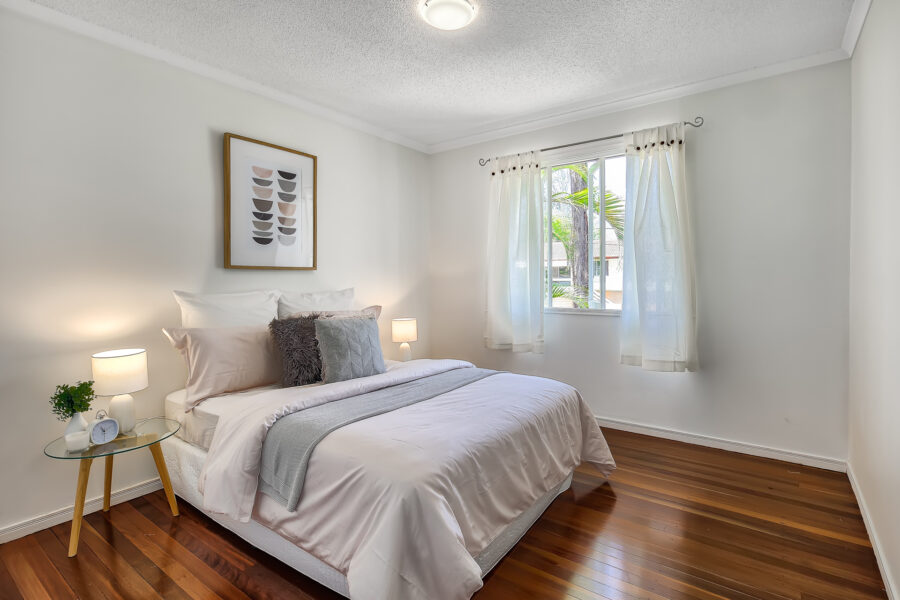 37 Algona St Holland Park West , QLD 4121 Australia