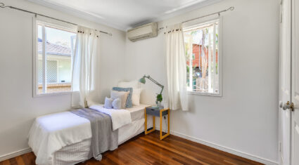 37 Algona St Holland Park West , QLD 4121 Australia