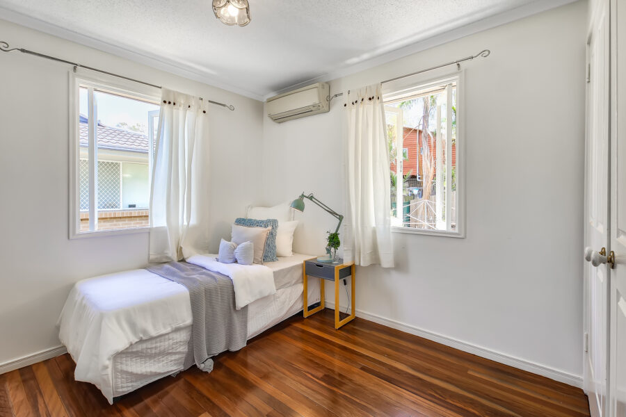 37 Algona St Holland Park West , QLD 4121 Australia