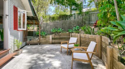 37 Algona St Holland Park West , QLD 4121 Australia