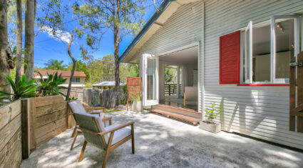 37 Algona St Holland Park West , QLD 4121 Australia