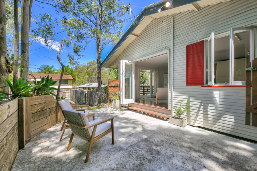 37 Algona St Holland Park West , QLD 4121 Australia