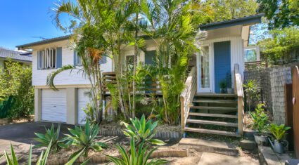 37 Algona St Holland Park West , QLD 4121 Australia