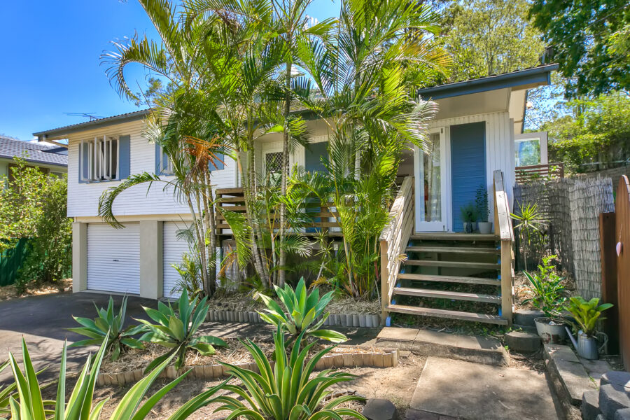 37 Algona St Holland Park West , QLD 4121 Australia