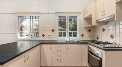 42 Beatrice St Greenslopes , QLD 4120 Australia