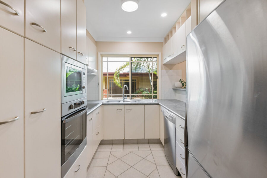 12/360 Simpsons Rd Bardon , QLD 4065 Australia