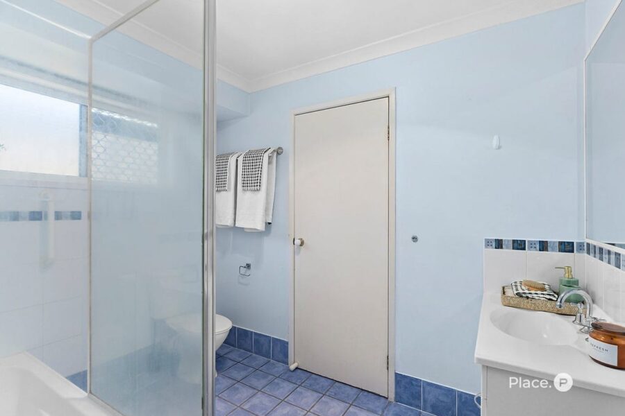 99 Cambridge Cres Fitzgibbon , QLD 4018 Ca