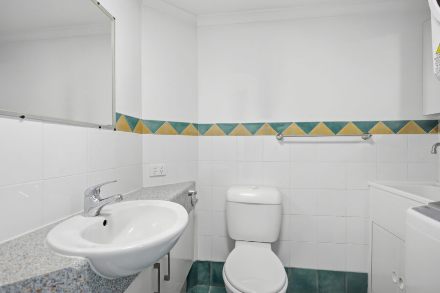 1/12 Sheehan St Milton , QLD 4064 Australia