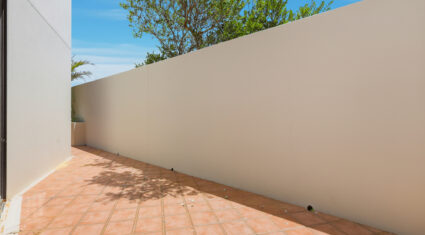 1/12 Sheehan St Milton , QLD 4064 Australia