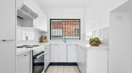 4/70 Mitre St St Lucia , QLD 4067 Australia