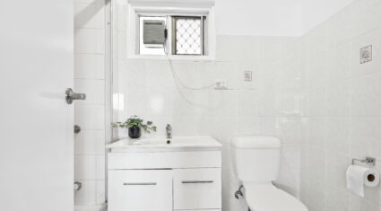 4/70 Mitre St St Lucia , QLD 4067 Australia