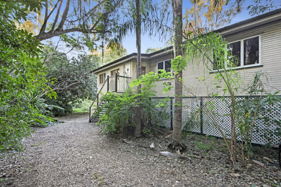 528 Mount Crosby Rd Anstead , QLD 4070 Australia