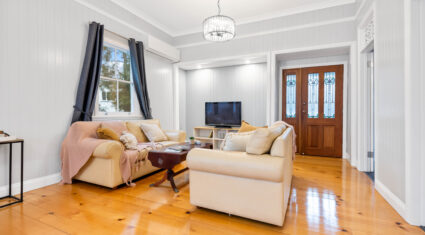 72 Dickens St Norman Park , QLD 4170 Australia