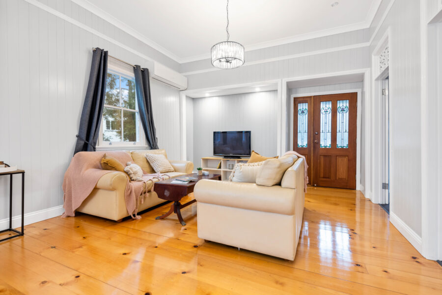 72 Dickens St Norman Park , QLD 4170 Australia