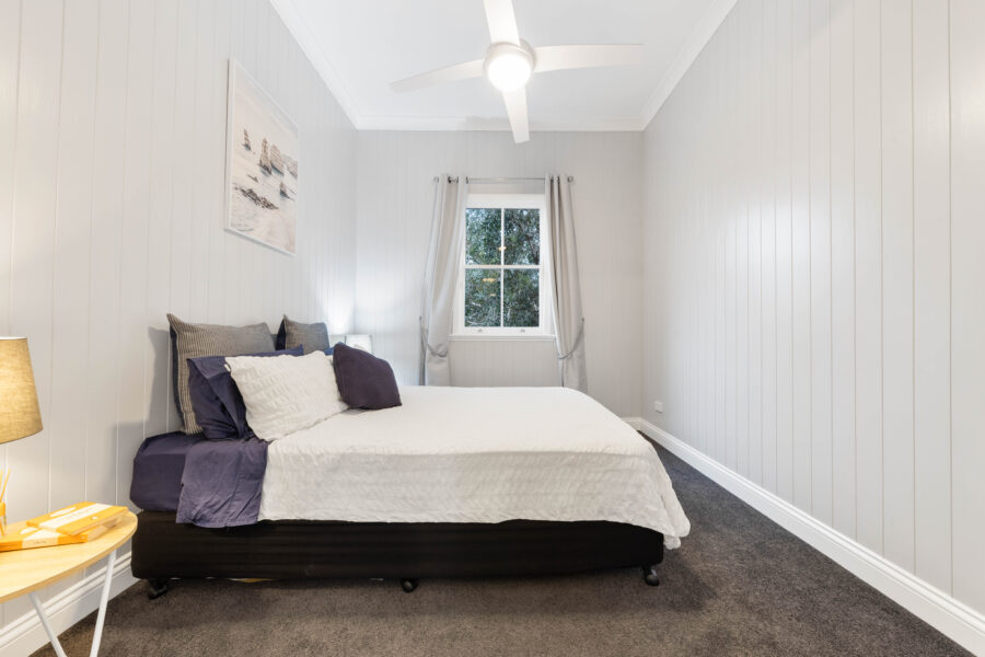 72 Dickens St Norman Park , QLD 4170 Australia