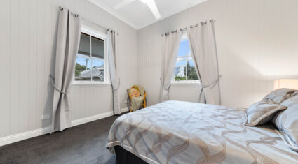 72 Dickens St Norman Park , QLD 4170 Australia