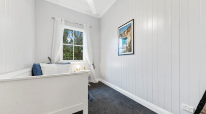 72 Dickens St Norman Park , QLD 4170 Australia