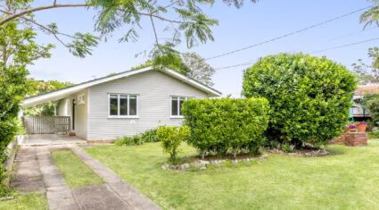 16 Currong St Kenmore , QLD 4069 Australia