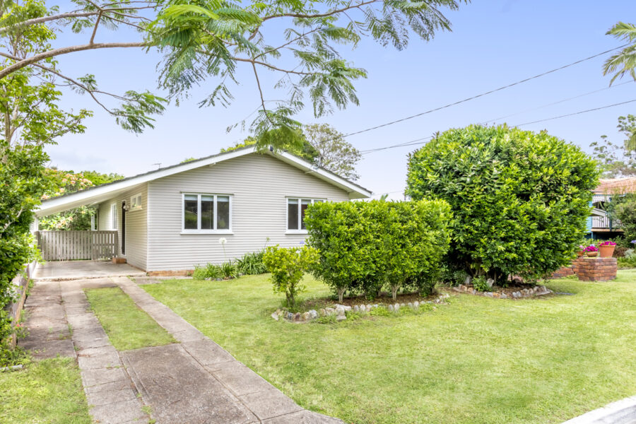 16 Currong St Kenmore , QLD 4069 Australia