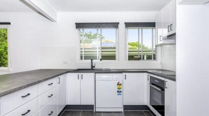 16 Currong St Kenmore , QLD 4069 Australia